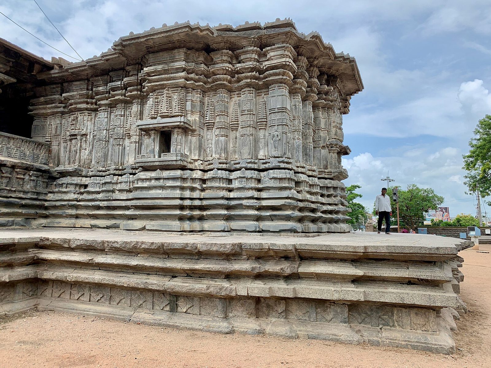 A corner of the Thousand Pillar Temple: a shrine block with moulded walls standing on a broad, multi-tiered stone platform that projects beyond the walls